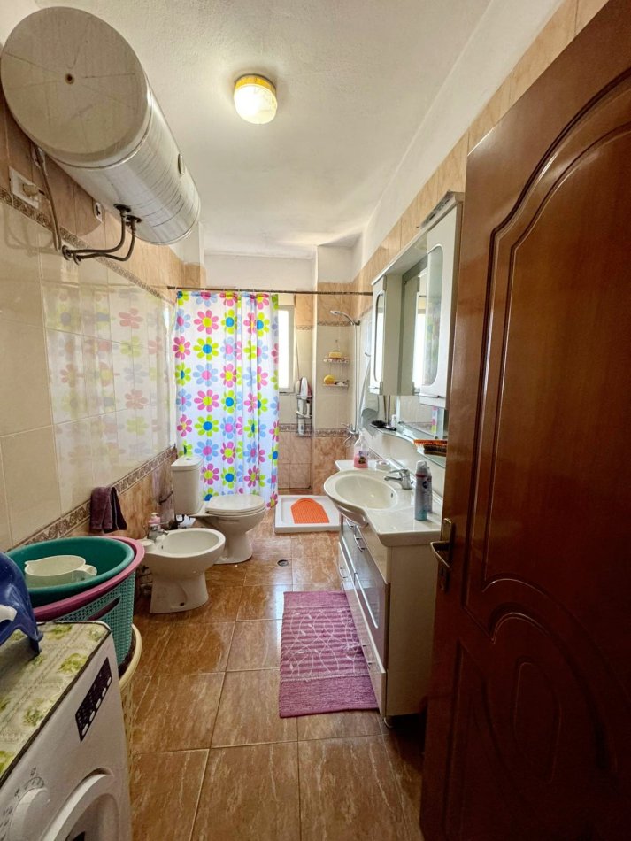 Kavaje, shitet apartament 3+1+Aneks+Ballkon Kati 4, 120 m² 75.000 € (Rruga Qazim Karriqi, Kavajë,)