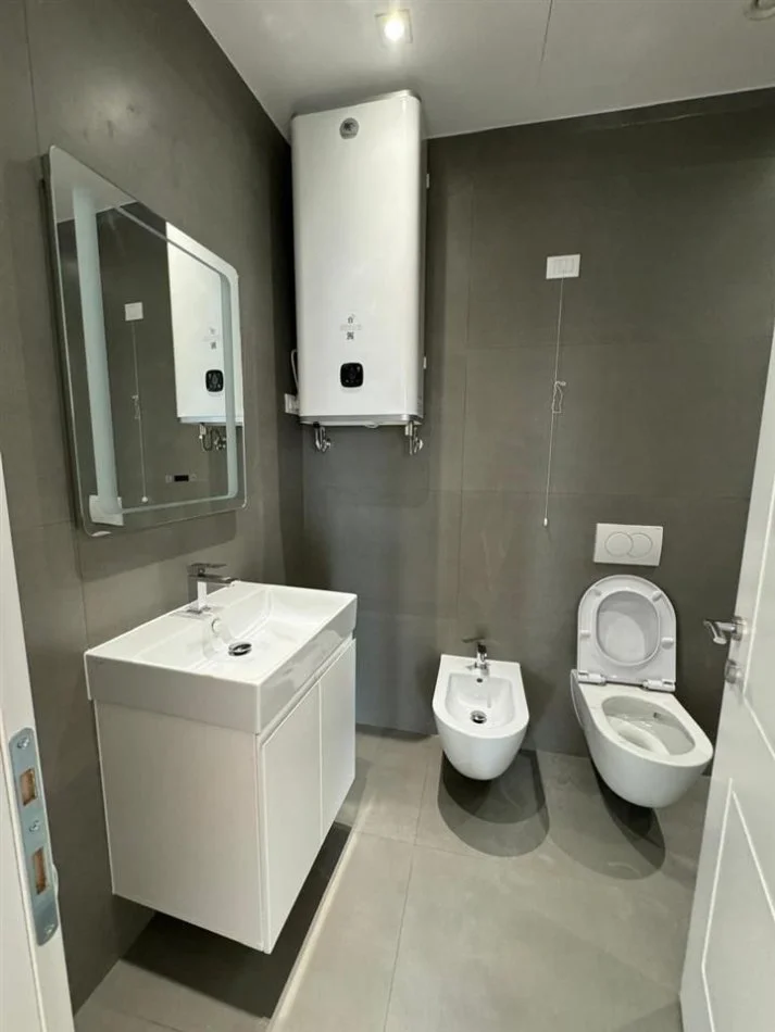 Tirane, jepet me qera apartament 2+1 Kati 5, 120 m² 