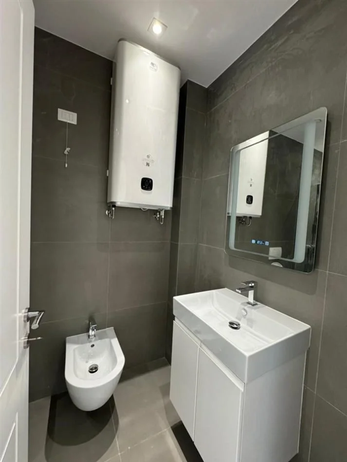 Tirane, jepet me qera apartament 2+1 , 120 m² 1.500 € 