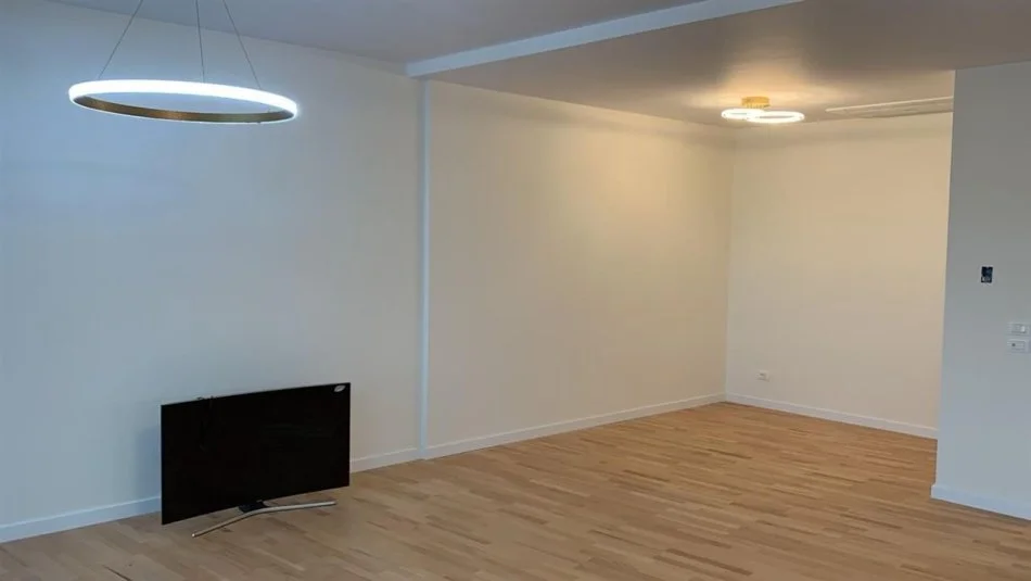 Tirane, jepet me qera apartament 2+1 Kati 5, 120 m² 