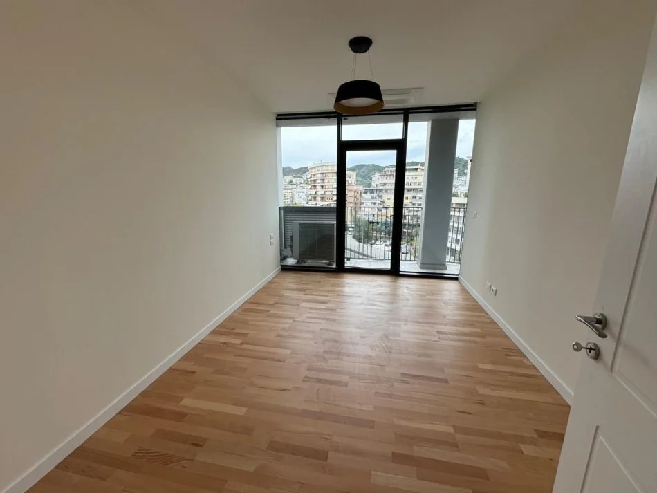 Tirane, jepet me qera apartament 2+1 Kati 5, 120 m² 