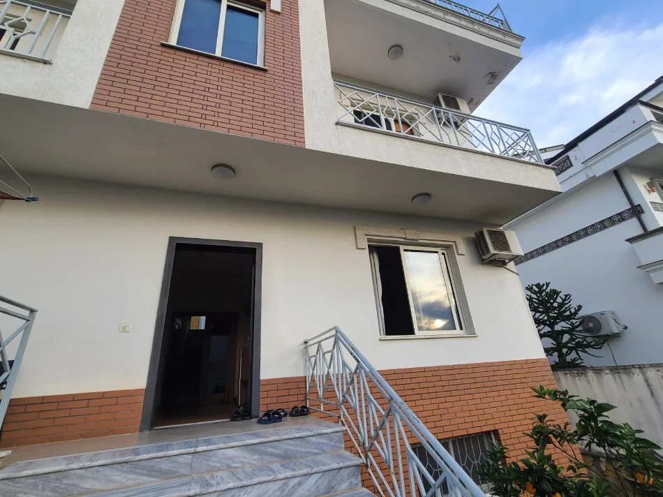 Tirane, shitet Vile 3 Katshe Kati 3, 470 m² 650.000 € (Vilat Amerikane)