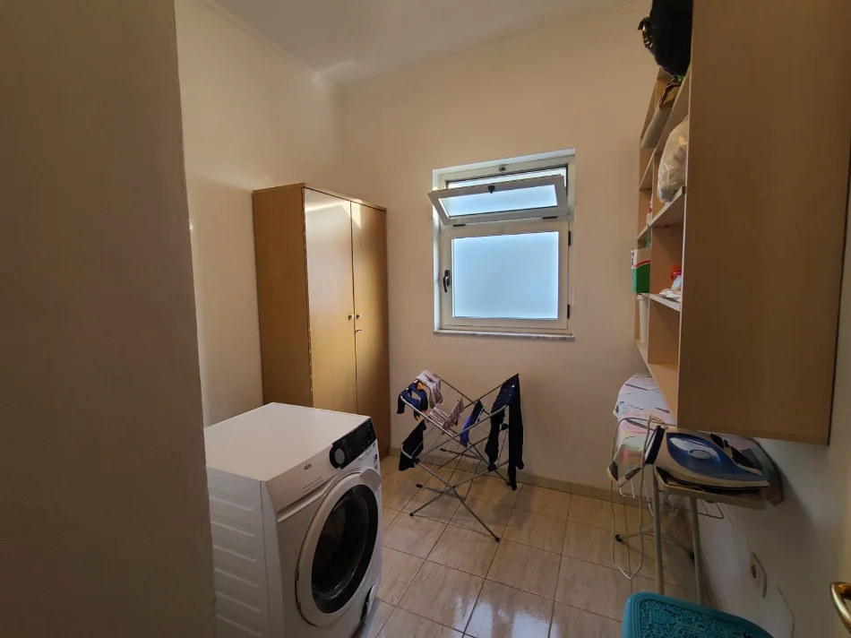 Tirane, shitet Vile 3 Katshe Kati 3, 470 m² 650.000 € (Vilat Amerikane)