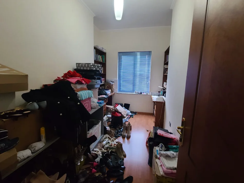Tirane, shitet Vile 3 Katshe Kati 3, 470 m² 650.000 € (Vilat Amerikane)