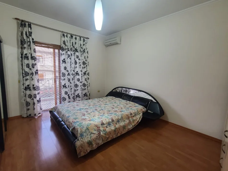 Tirane, shitet Vile 3 Katshe Kati 3, 470 m² 650.000 € (Vilat Amerikane)