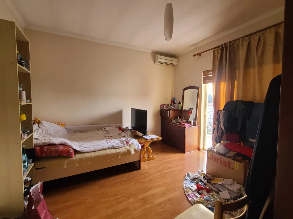 Tirane, shitet Vile 3 Katshe Kati 3, 470 m² 650.000 € (Vilat Amerikane)