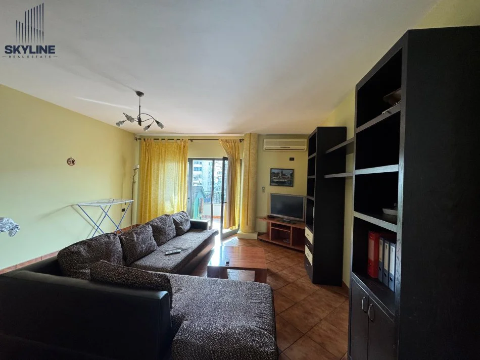 Tirane, jepet me qera apartament 3+1+Ballkon Kati 5, 160 m² 650 € 