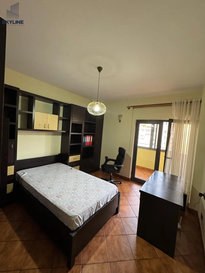 Tirane, jepet me qera apartament 3+1+Ballkon Kati 5, 160 m² 650 € 