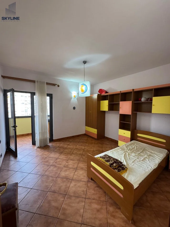 Tirane, jepet me qera apartament 3+1+Ballkon Kati 5, 160 m² 650 € 