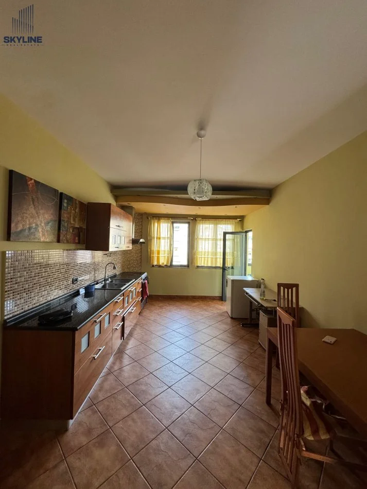 Tirane, jepet me qera apartament 3+1+Ballkon Kati 5, 160 m² 650 € 