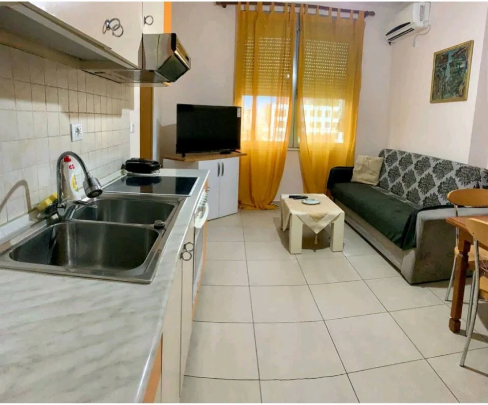 Tirane, jepet me qera apartament 1+1 Kati 5, 50 m² 450 € 