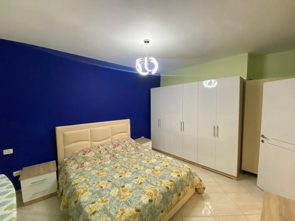 Tirane, jepet me qera apartament 4+1 Kati 0, 100 m² 800 € (Rruga Tefta Tashko Koco, Pazari i Ri)