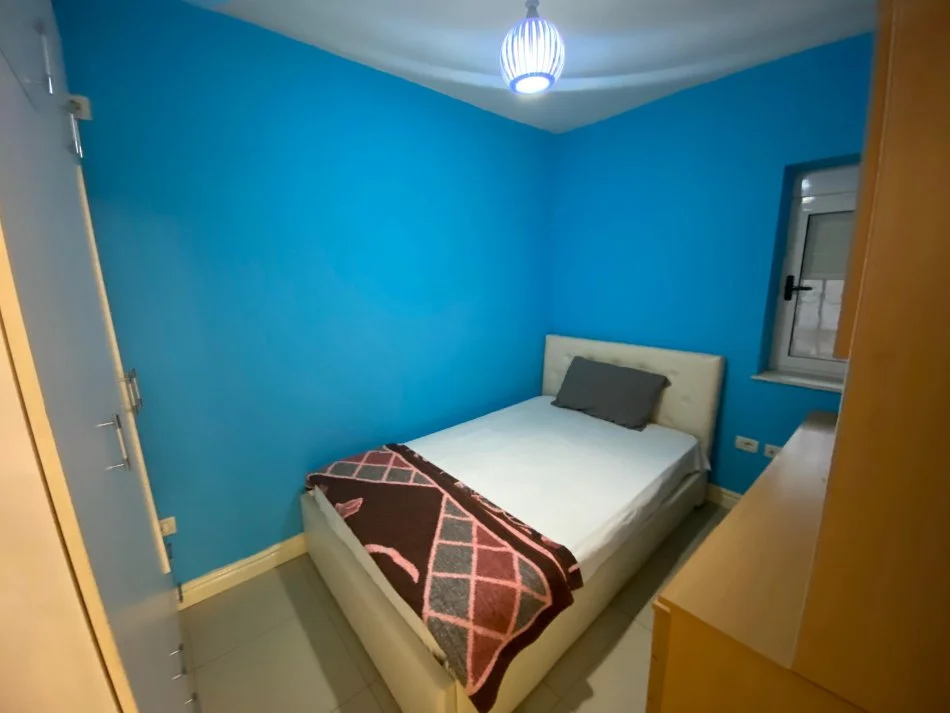 Tirane, jepet me qera apartament 4+1 Kati 0, 100 m² 800 € (Rruga Tefta Tashko Koco, Pazari i Ri)