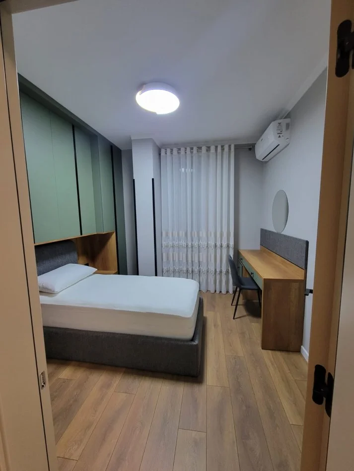 Tirane, jepet me qera apartament 2+1+Ballkon Kati 7, 90 m² 471 € (Rruga e Teleferikut)