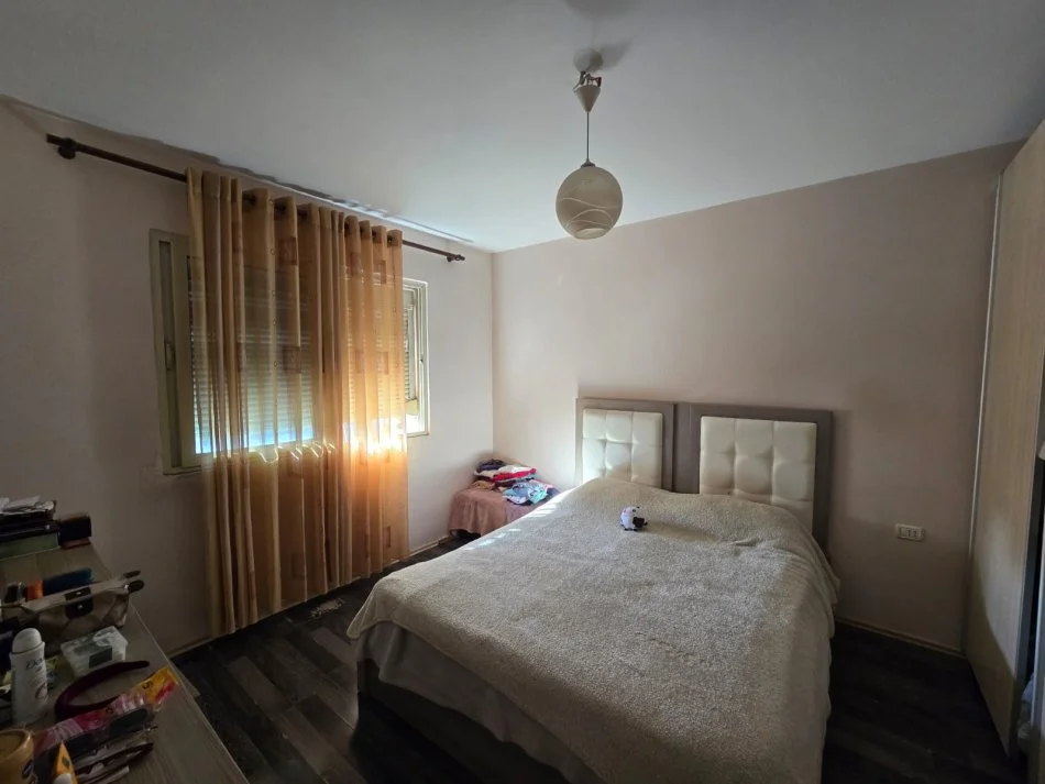 Tirane, shitet apartament 1+1+Ballkon Kati 4, 59 m² 75.000 € (laprake)