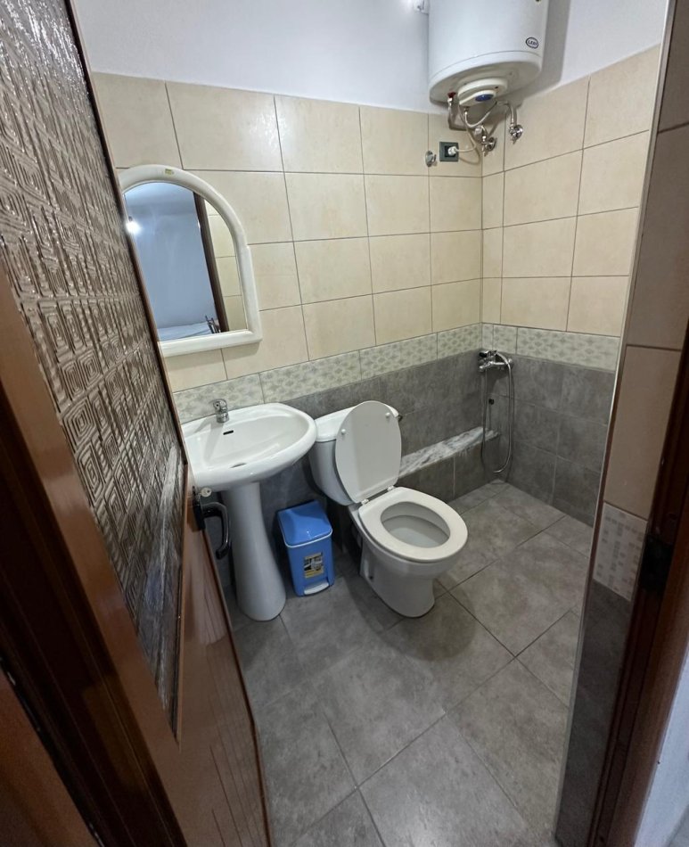 Tirane, jap me qera , 1.600 € 