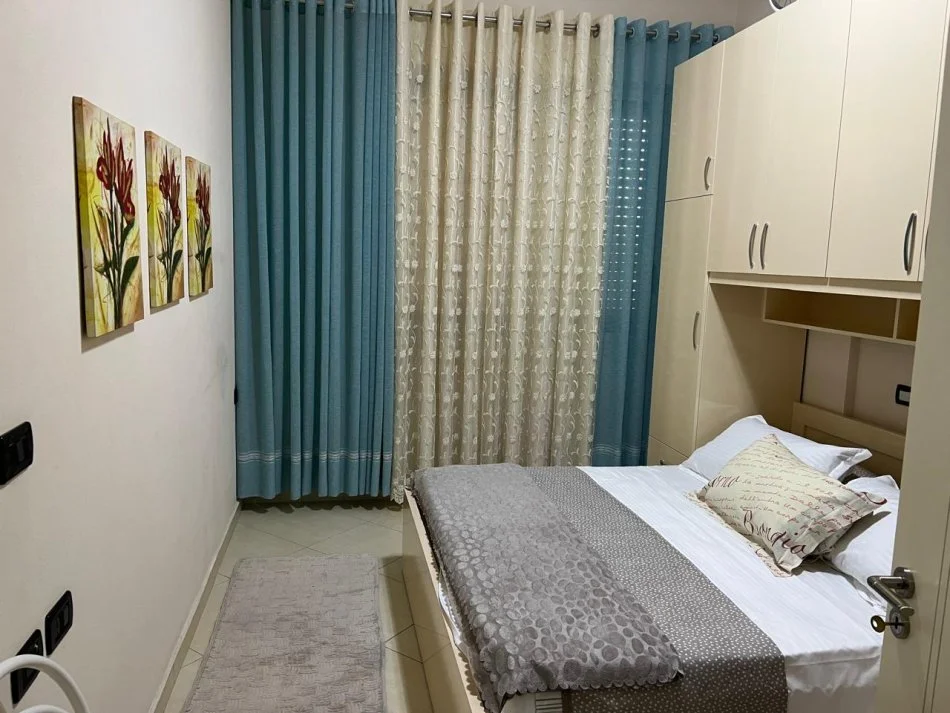 Vlore, shitet apartament 1+1+Ballkon , 80 m² (Skele)