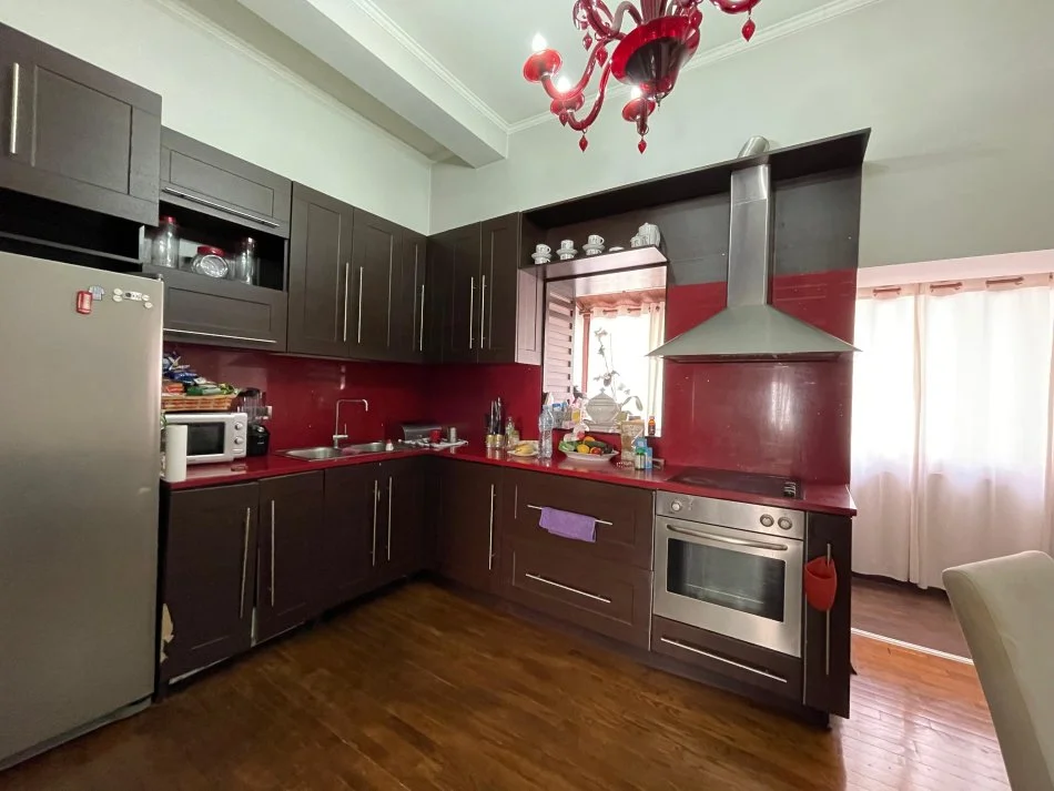 Tirane, shitet apartament 2+1 , 120 m² 360.000 € (qender)