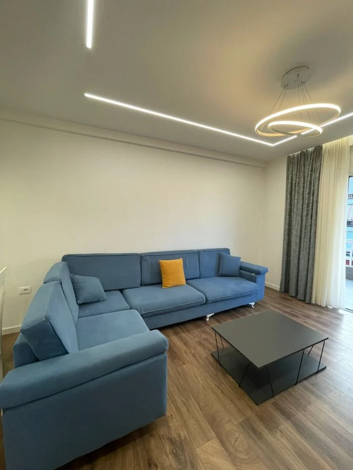 Tirane, jepet me qera apartament 2+1+Ballkon Kati 4, 80 m² 600 € (5 Maji)