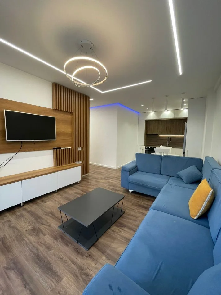 Tirane, jepet me qera apartament 2+1+Ballkon Kati 4, 80 m² 600 €