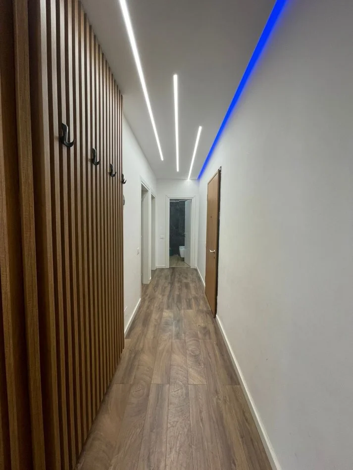 Tirane, jepet me qera apartament 2+1+Ballkon Kati 4, 80 m² 600 € (5 Maji)