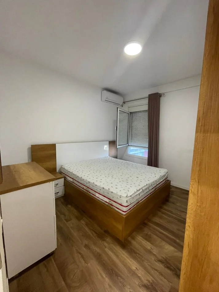 Tirane, jepet me qera apartament 2+1+Ballkon Kati 4, 80 m² 600 € (5 Maji)