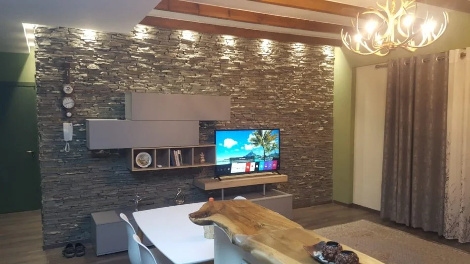 Tirane, jepet me qera apartament 2+1 Kati 3, 90 m² 680 € (Liqeni i Thate)