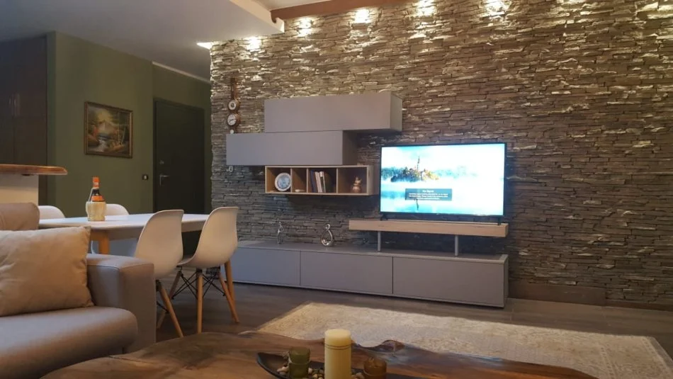 Tirane, jepet me qera apartament 2+1 Kati 3, 90 m² 680 € (Liqeni i Thate)