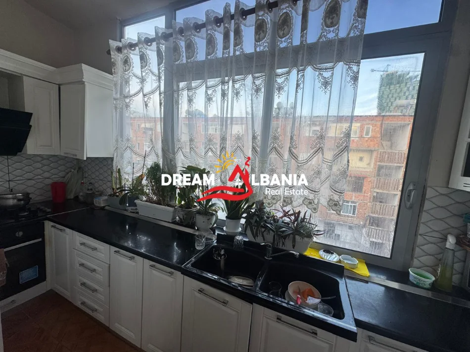 Tirane, shitet apartament 2+1 Kati 4, 72 m² 210.000 € (Myslym Shyri)