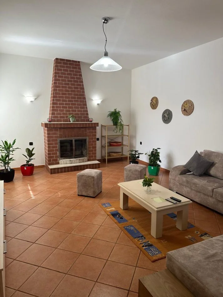 Tirane, jepet me qera Vile 2+1 Kati 3, 100 m² 500 € 