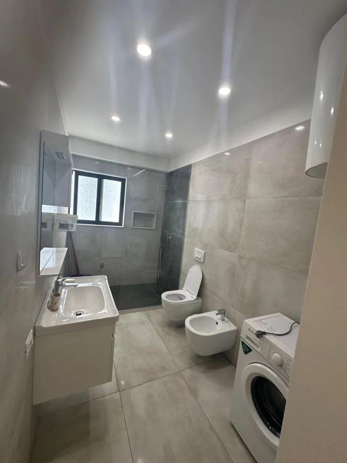 Tirane, jepet me qera Vile 2+1 Kati 3, 100 m² 500 € 