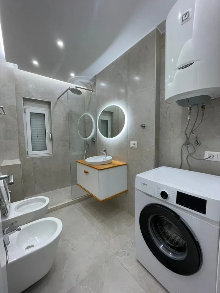 Tirane, jap me qera apartament 2+1+Ballkon Kati 4, 70 m² 550 € (ALI DEMI)