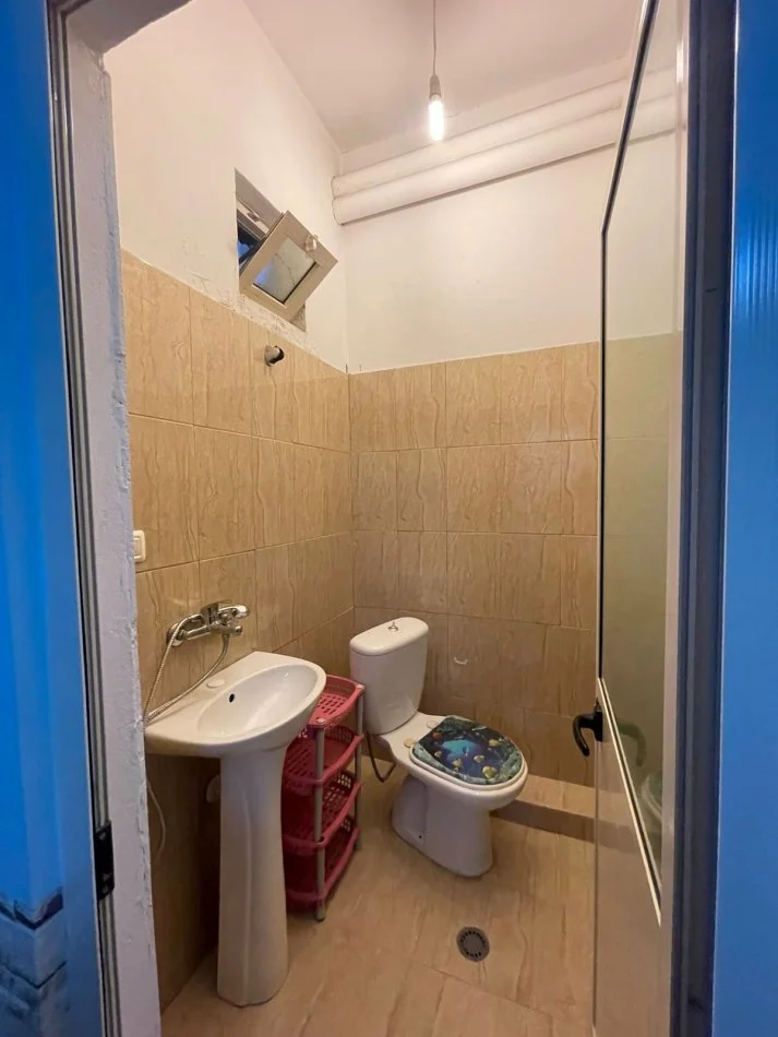 Tirane, jepet me qera apartament 1+1 Kati 1, 62 m² 500 € (Qender)