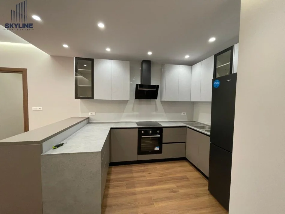 Tirane, jepet me qera 2+1 Kati 9, 113 m² 750 € (Farmacia 10)