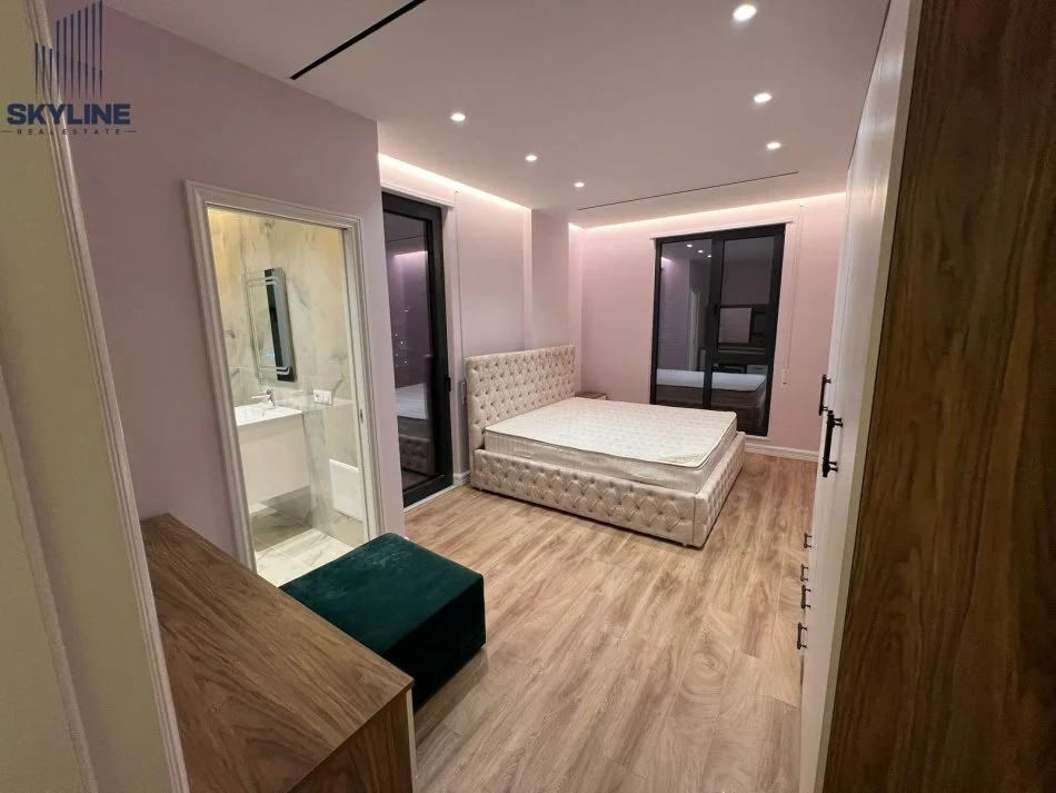 Tirane, jepet me qera apartament 3+1 Kati 7, 130 m² 1.000 € 