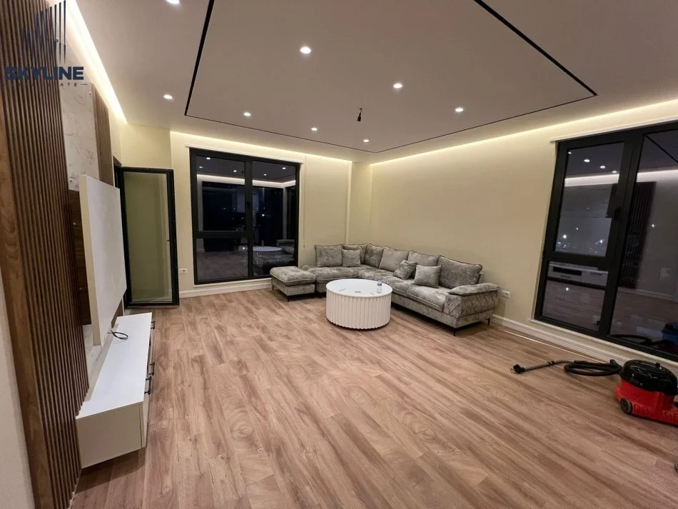 Tirane, jepet me qera apartament 3+1 Kati 7, 130 m² 1.000 € 