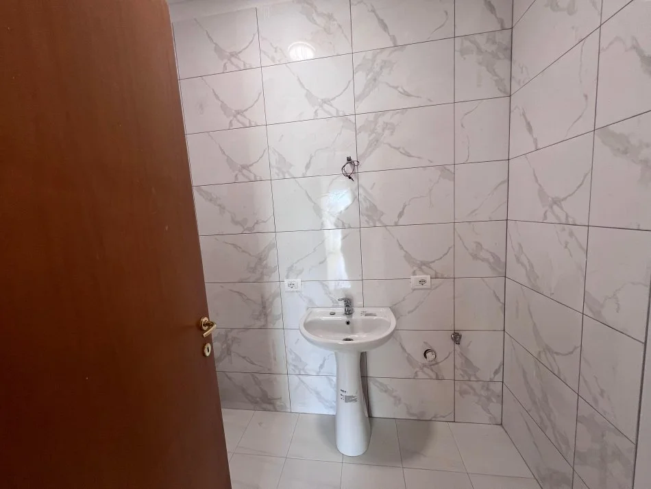 Tirane, shes apartament 1+1+Ballkon Kati 3, 61 m² 78.000 € (Rrruga e Dajtit)