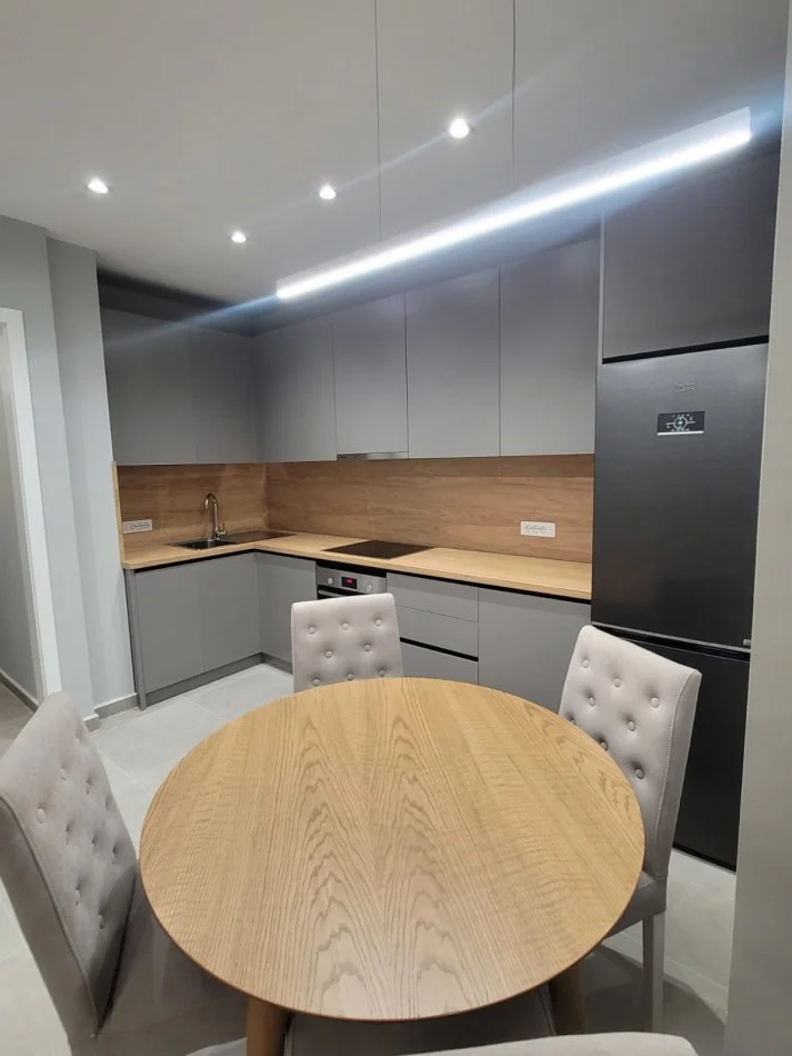 Tirane, jepet me qera apartament 2+1 Kati 5, 96 m² 800 € (Karl Gega)