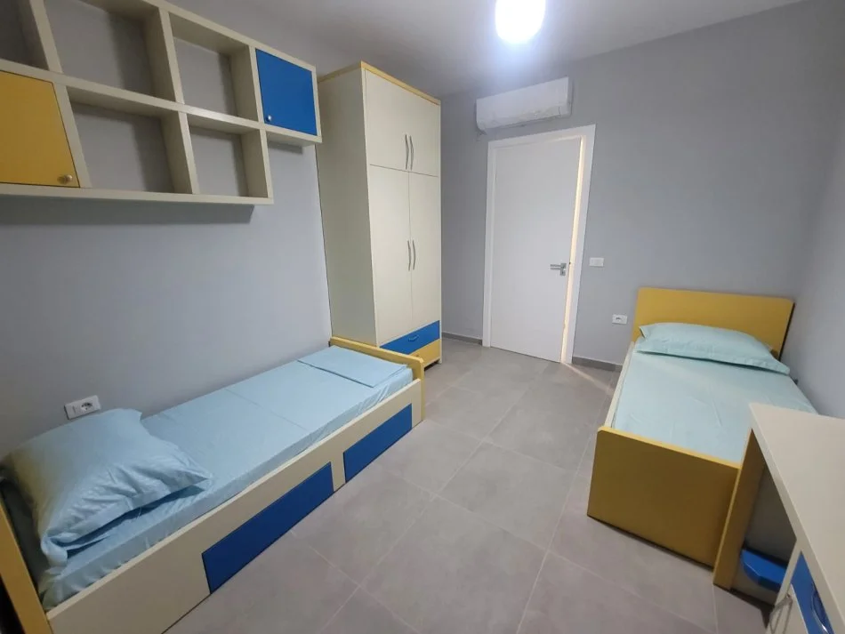 Tirane, jepet me qera apartament 2+1 Kati 5, 96 m² 800 € (Karl Gega)