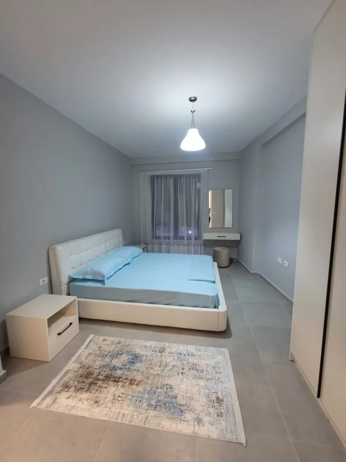 Tirane, jepet me qera apartament 2+1 Kati 5, 96 m² 800 € (Karl Gega)