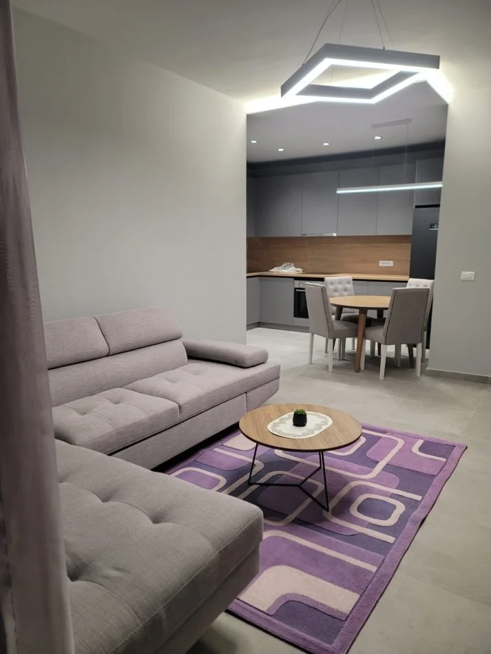 Tirane, jepet me qera apartament 2+1 Kati 5, 96 m² 800 € (Karl Gega)