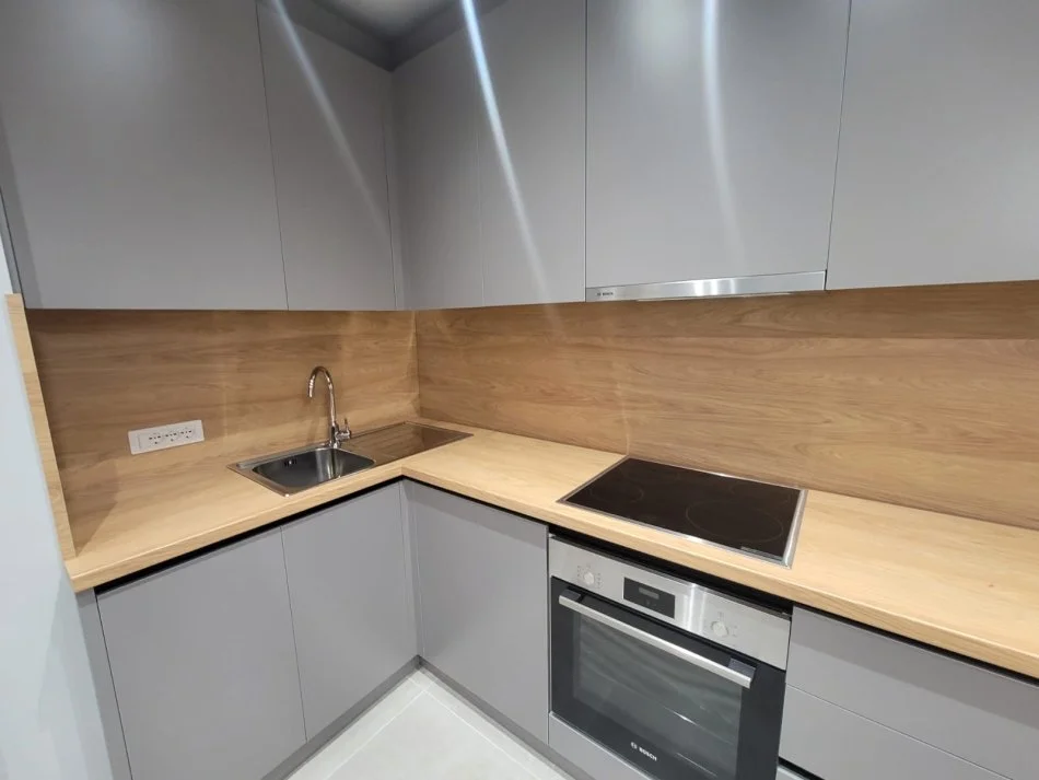 Tirane, jepet me qera apartament 2+1 Kati 5, 96 m² 800 € (Karl Gega)