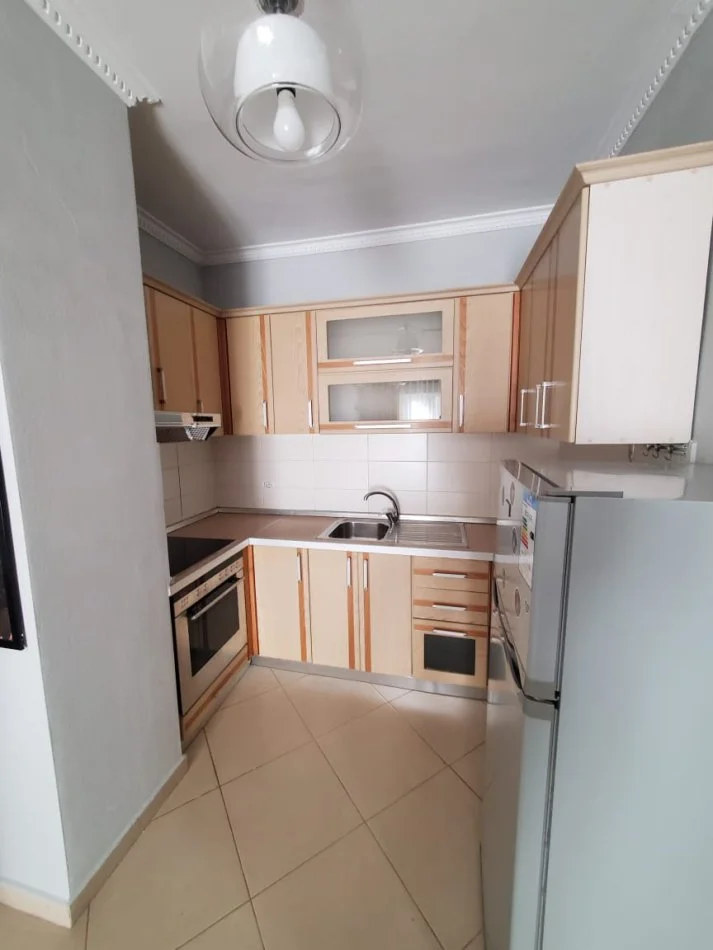 Tirane, jepet me qera apartament 2+1 Kati 3, 90 m² 450 € (astir)
