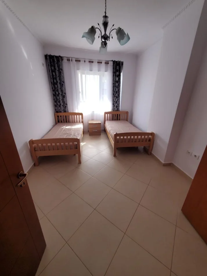 Tirane, jepet me qera apartament 2+1 Kati 3, 90 m² 450 € (astir)