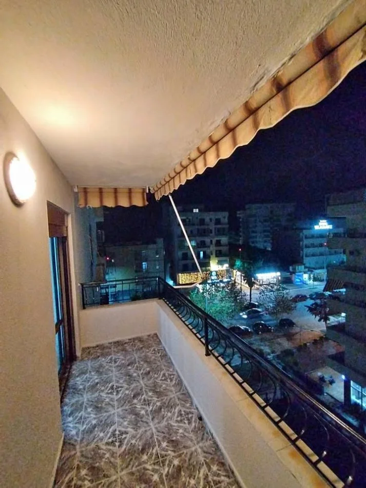 Durres, jepet me qera apartament 2+1+Aneks+Ballkon Kati 5, 110 m² 300 € (Rruga Pavaresia)