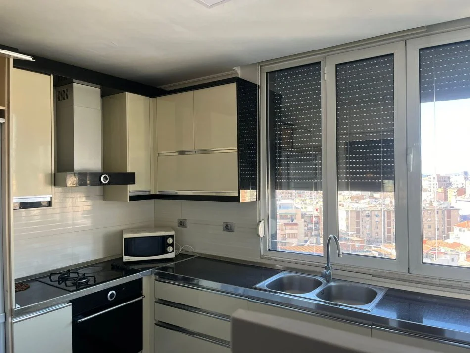 Tirane, shitet apartament 3+1+Aneks+Ballkon Kati 10, 140 m² 230.000 € (Zona e Brrylit)