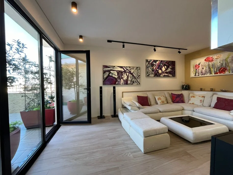 Tirane, shitet apartament 3+1+Aneks+Ballkon Kati 10, 140 m² 230.000 € (Zona e Brrylit)