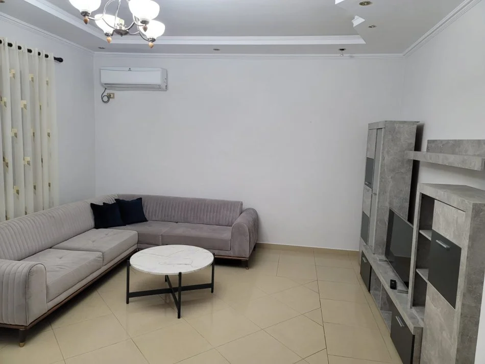 Tirane, jepet me qera shtepi 2+1+Ballkon Kati 3, 180 m² 500 € (sauk)