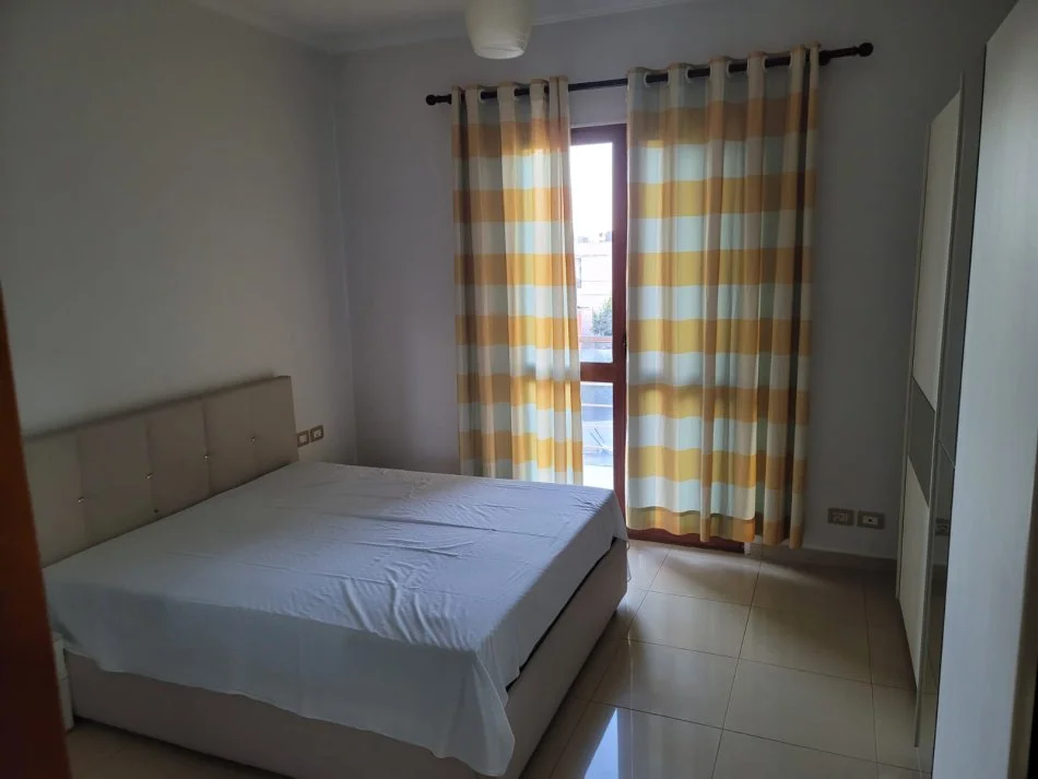 Tirane, jepet me qera apartament 2+1+Ballkon Kati 3, 500 m² 500 € (Qyteti studenti)