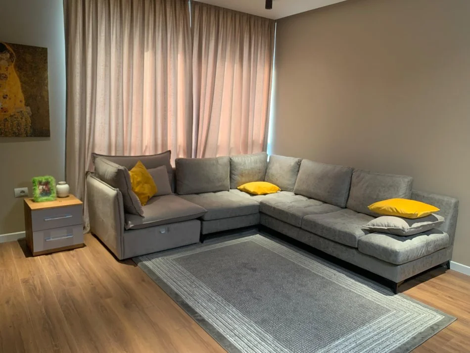 Tirane, jepet me qera apartament 3+1+Ballkon Kati 5, 100 m² 900 € (Ish Fusha e Aviacionit, Tirana, Albania)